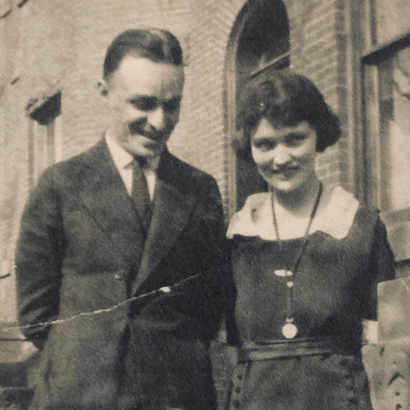 Meet your Posher, Heather - Picture 1 of 2